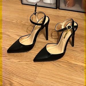Black high heels / brand new / size 5